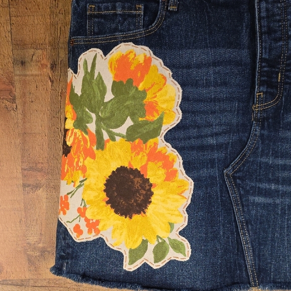 @Sushisthrifting Requested Sunflower Embroidered Denim Mini Skirt - Picture 4 of 8